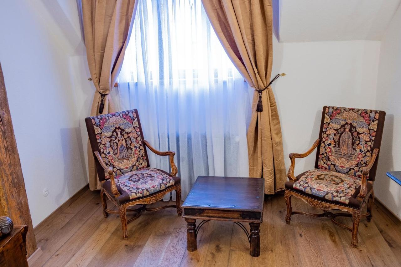 The Throne - M Museum Hotel ซิวิโชอารา ภายนอก รูปภาพ