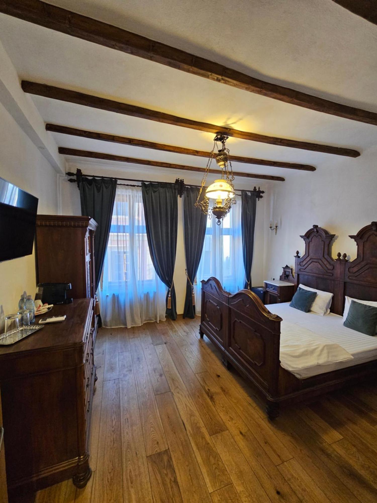 The Throne - M Museum Hotel ซิวิโชอารา ภายนอก รูปภาพ