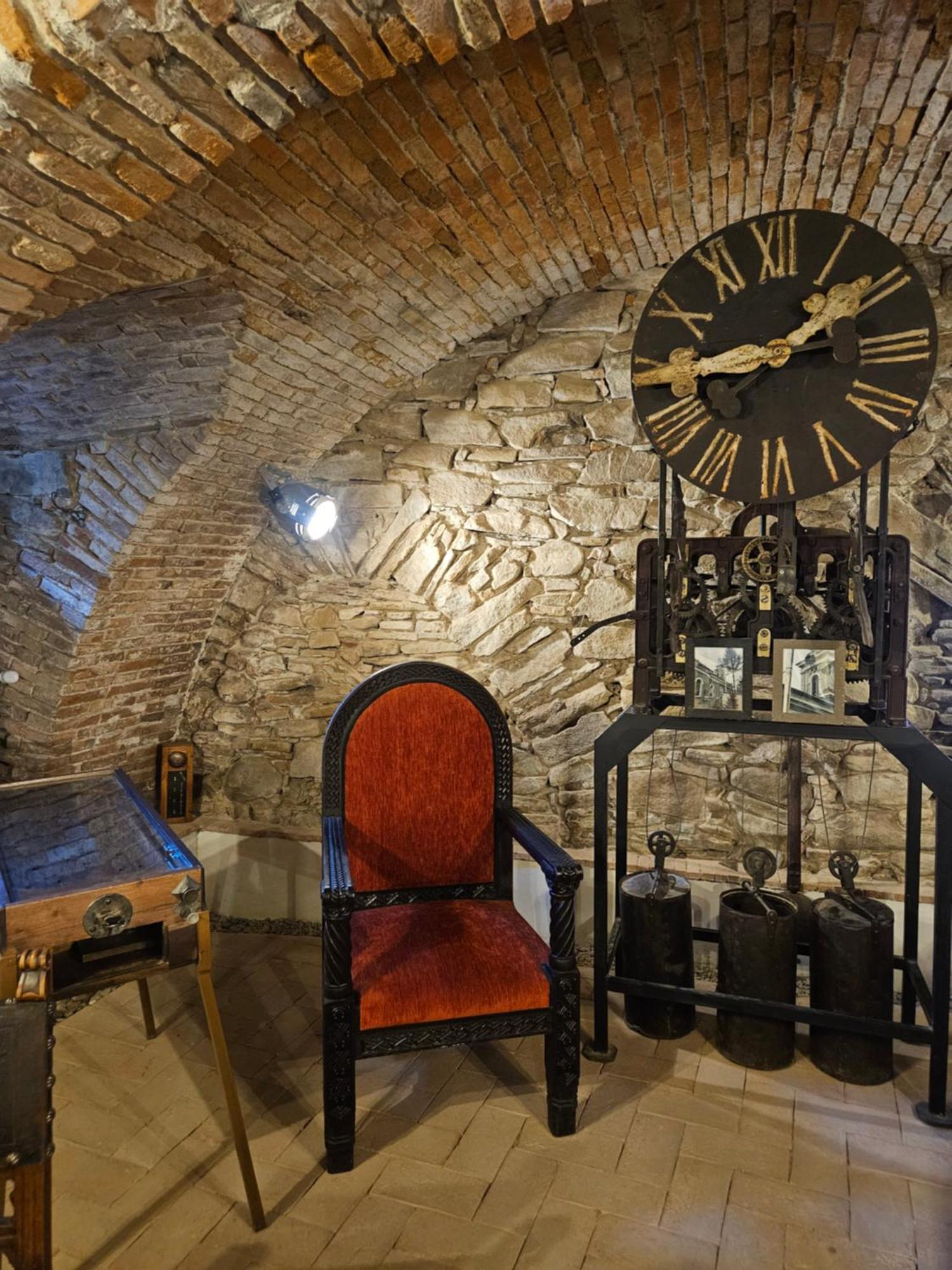 The Throne - M Museum Hotel ซิวิโชอารา ภายนอก รูปภาพ