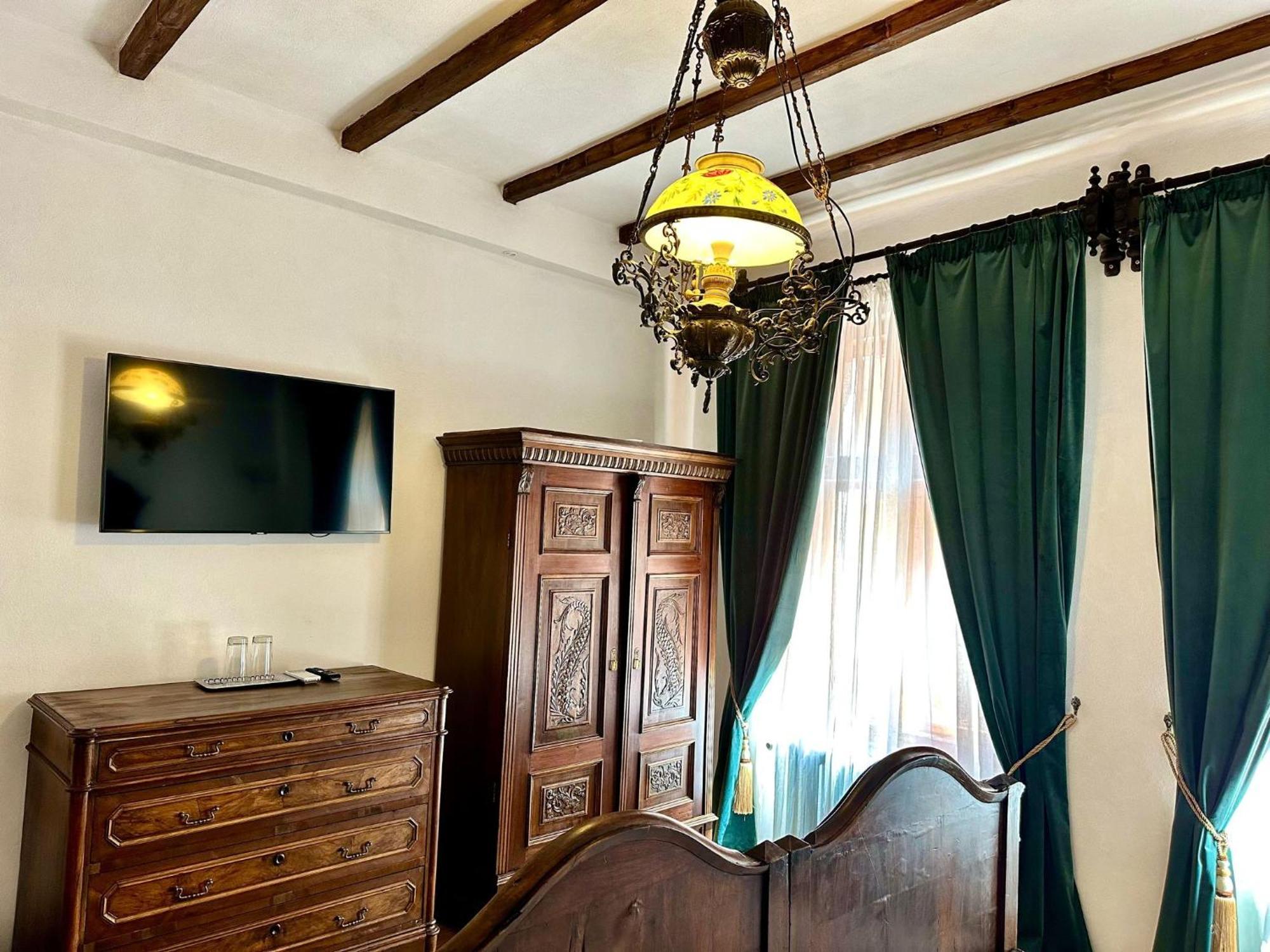 The Throne - M Museum Hotel ซิวิโชอารา ภายนอก รูปภาพ