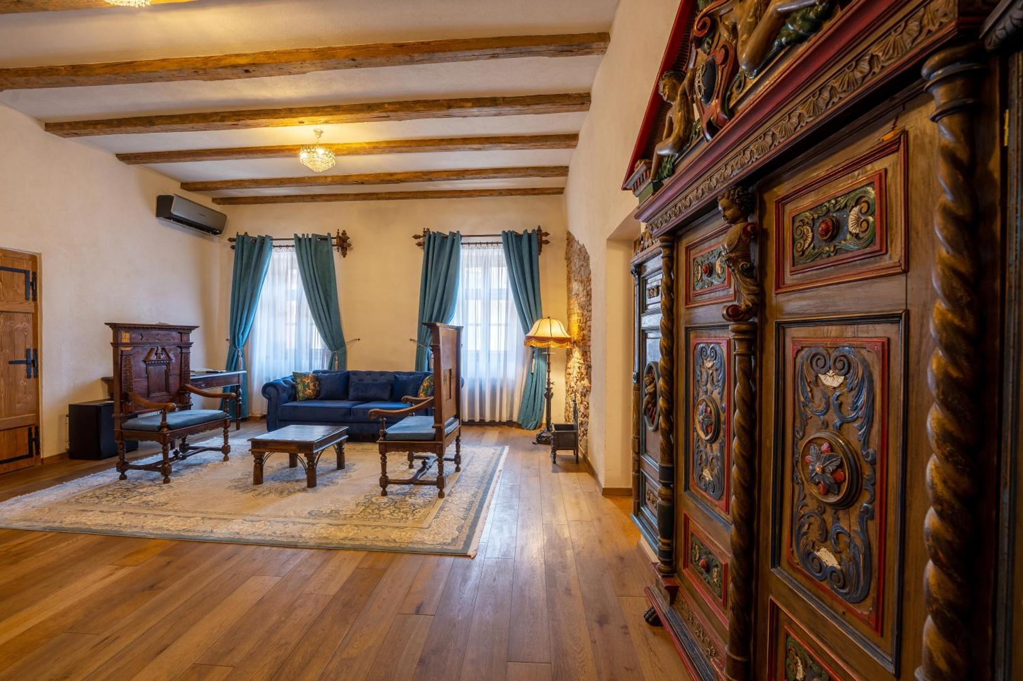 The Throne - M Museum Hotel ซิวิโชอารา ภายนอก รูปภาพ