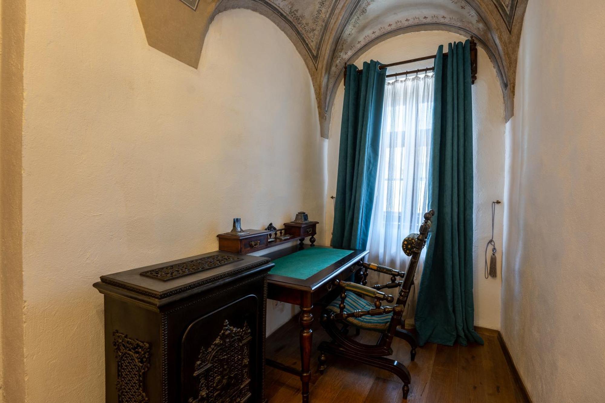 The Throne - M Museum Hotel ซิวิโชอารา ภายนอก รูปภาพ