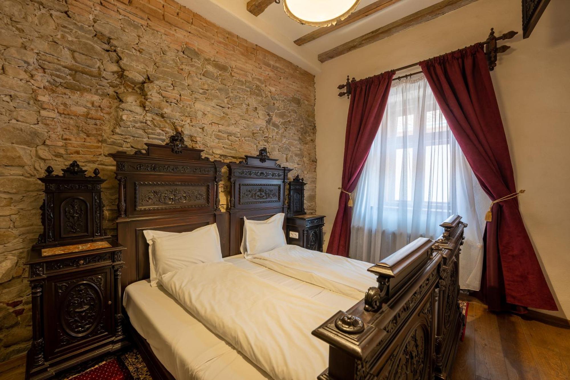 The Throne - M Museum Hotel ซิวิโชอารา ภายนอก รูปภาพ