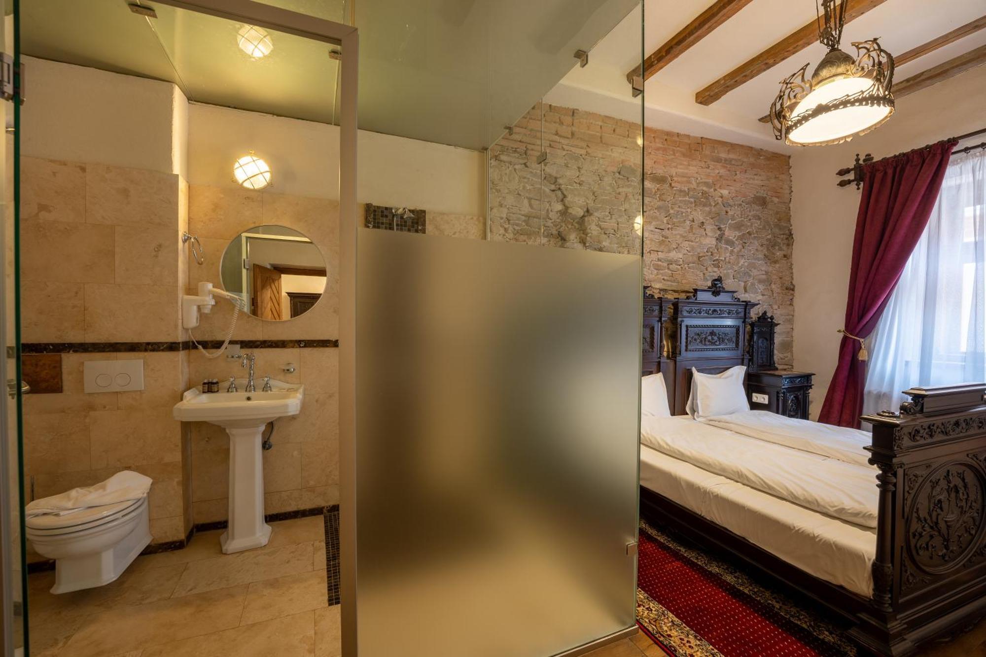 The Throne - M Museum Hotel ซิวิโชอารา ภายนอก รูปภาพ